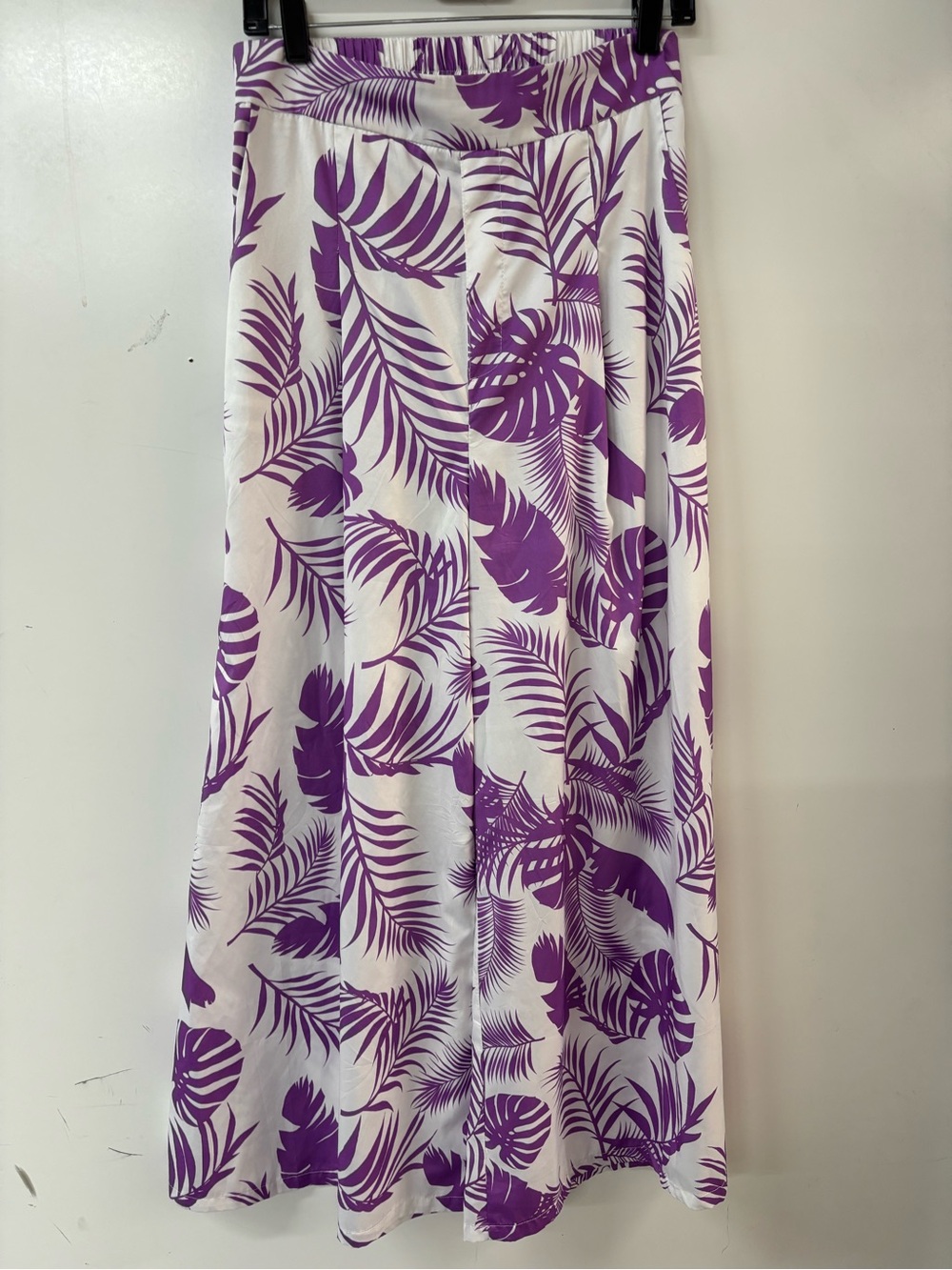 Wide-Leg Tropical Print Pants in Purple